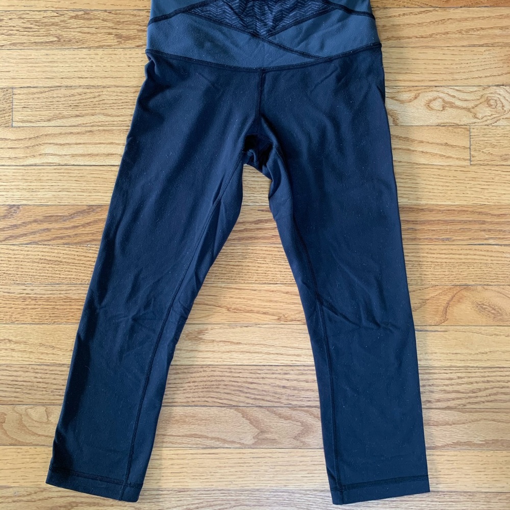 LULULEMON CROPPED LEGGINGS